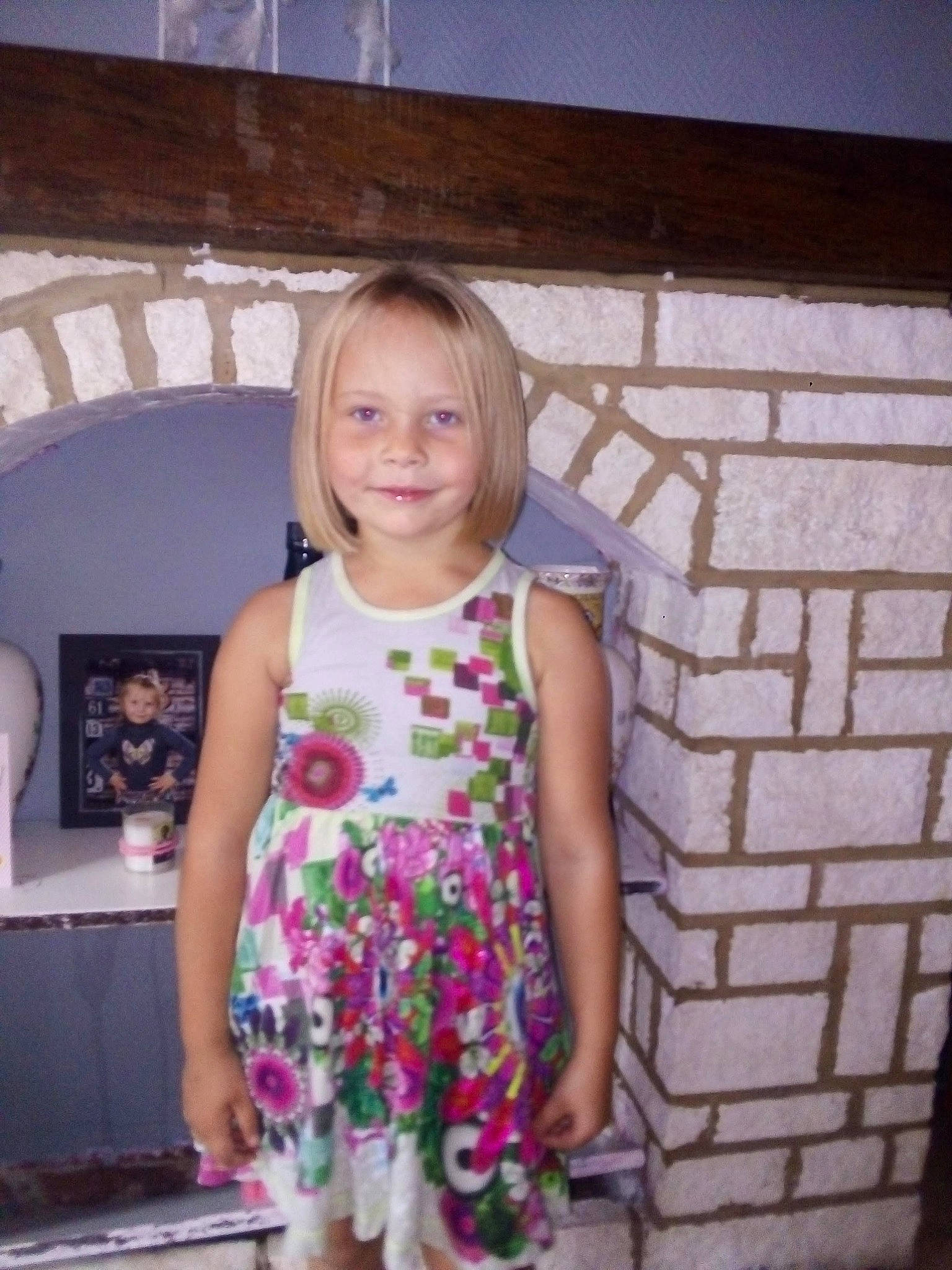 Victoria participe au concours pour gagner de l'argent avec cette photo : active_tank, baby_toddler_clothing, beauty, blond, blurred, brick, brickwork, child_model, day_dress, joy, magenta, nightwear, one_piece_garment, person, pink, purple, sleeveless_shirt