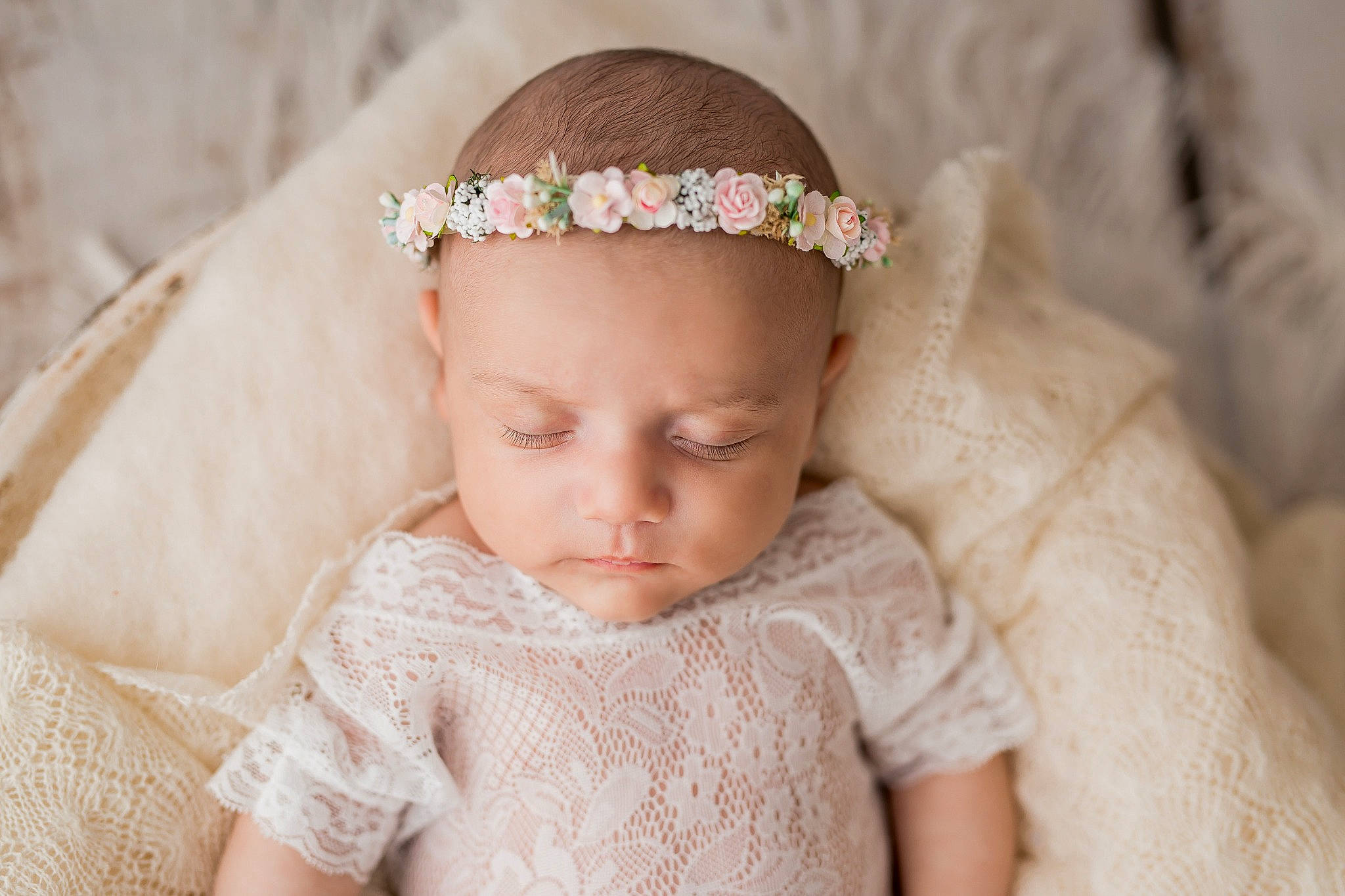 Giulia a rejoint le concours — aidez-le/la à gagner de superbes lots ! baby, baby_toddler_clothing, chin, clothing, dress, embellishment, eye, eyelash, facial_expression, grass, head, headgear, iris, neck, outerwear, person, pink, skin, sleeve, textile