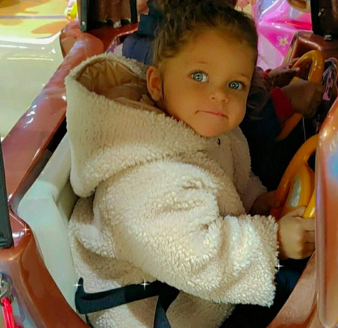 Leya participe au concours pour gagner de l'argent avec cette photo : baby, baby_carriage, baby_products, baby_toddler_clothing, car_seat, cheek, child, comfort, doll, iris, person, plush, room, sitting, skin, steering_wheel, stuffed_toy, toddler, toy, wool