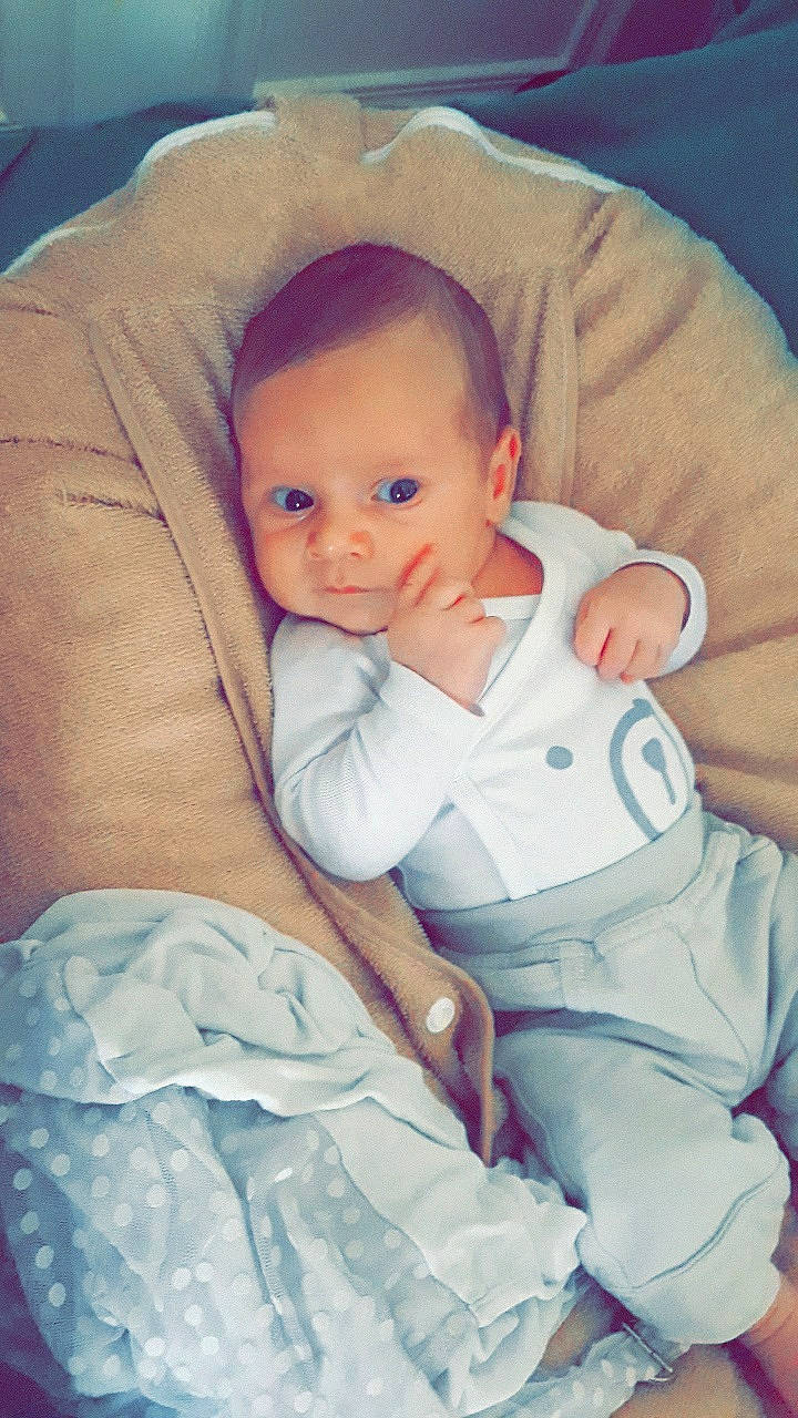 Jayson a rejoint le concours — aidez-le/la à gagner de superbes lots ! baby, baby_products, bedtime, cheek, child, comfort, person, product, skin, sleep, toddler