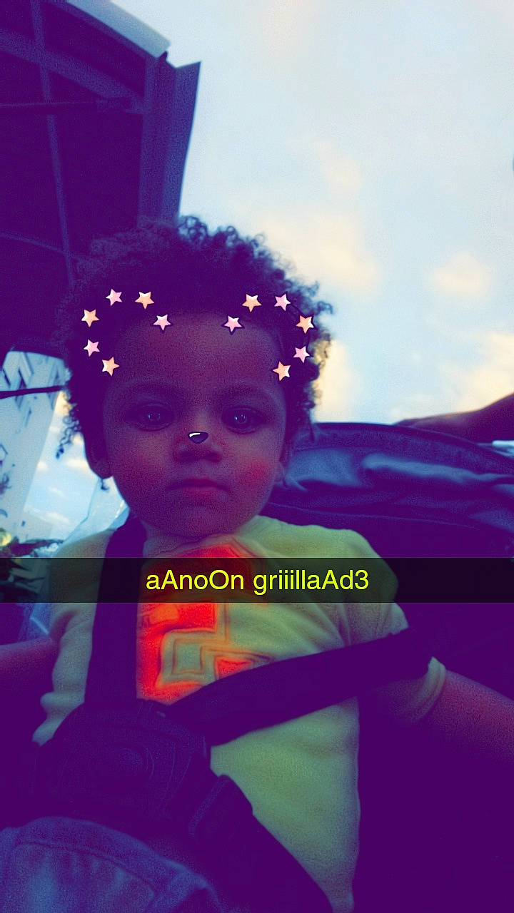 Christmaël participe au concours pour gagner de l'argent avec cette photo : blue, computer_wallpaper, cool, face, fun, girl, happiness, human, magenta, person, photograph, pink, product, purple, sky, smile, snapshot, space, violet, world