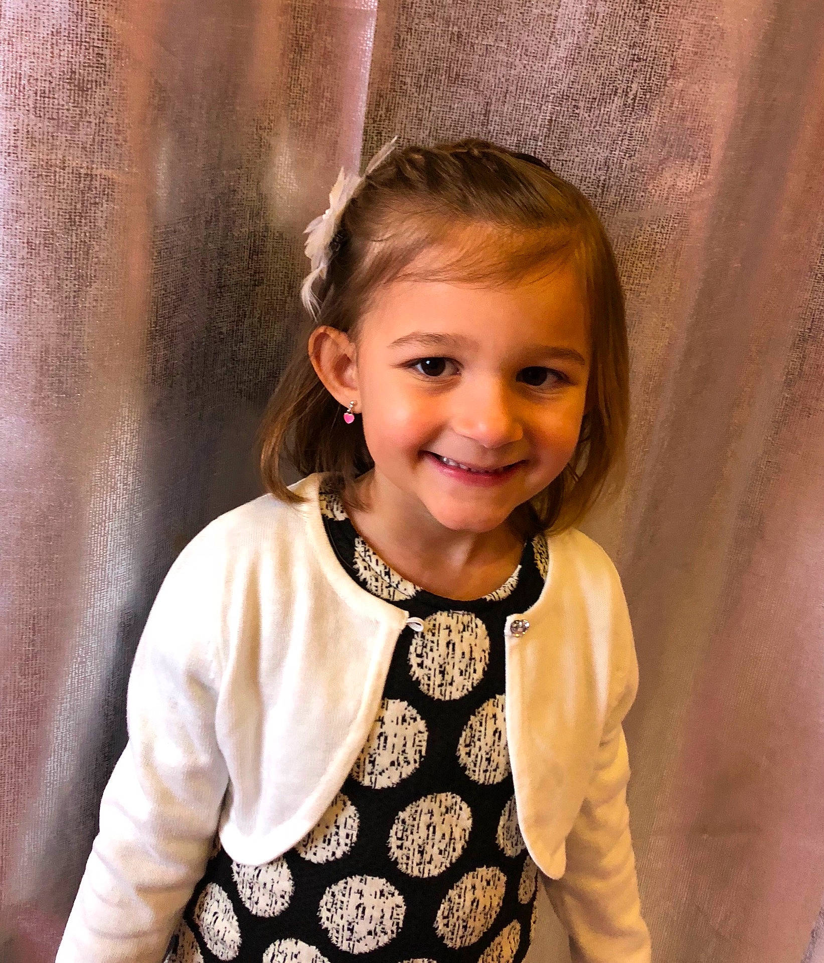 Calie a rejoint le concours — aidez-le/la à gagner de superbes lots ! brown_hair, child, child_model, ear, girl, hair, hairstyle, human_hair_color, joy, long_hair, outerwear, pattern, person, product, skin, smile, textile, toddler