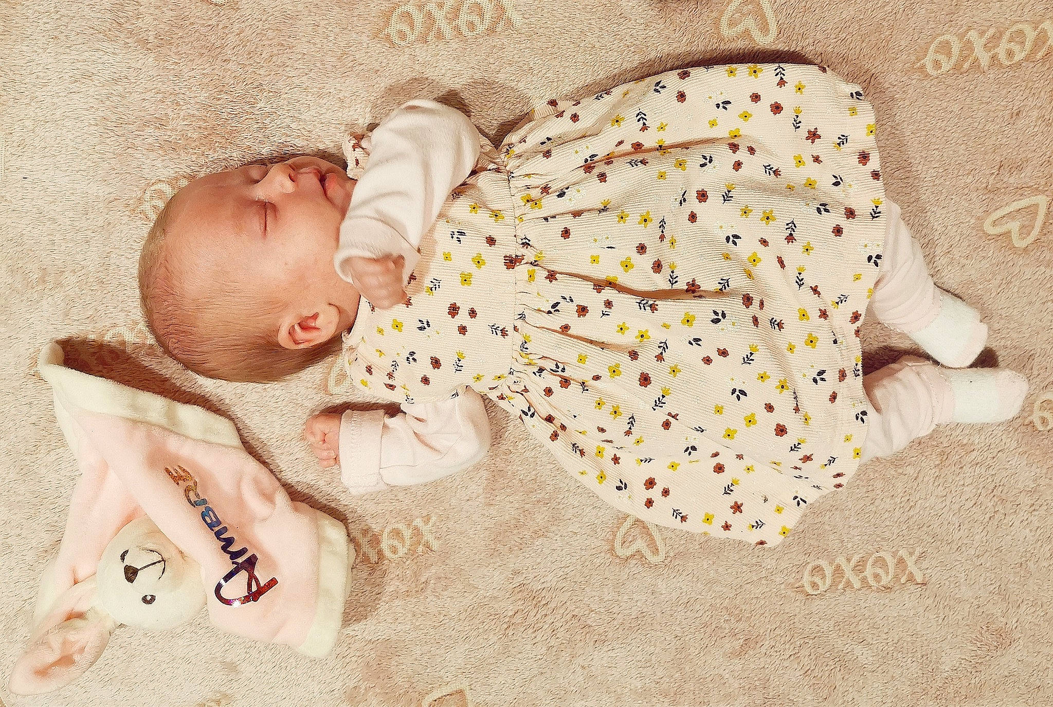 Ambre participe au concours pour gagner de l'argent avec cette photo : art, baby, baby_products, baby_sleeping, baby_toddler_clothing, bedding, bedtime, child, comfort, font, happy, illustration, linens, nap, pattern, people_in_nature, person, room, sleep, sleeve