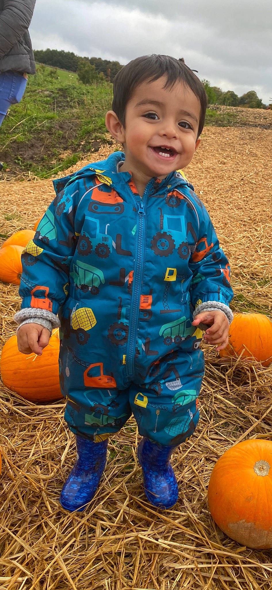 Zayn joined the competition — help win amazing prizes! adaptation, calabaza, child, cucurbita, facial_expression, fun, gourd, grass, green, happy, joy, orange, people_in_nature, person, plant, pumpkin, sleeve, smile, squash, tree