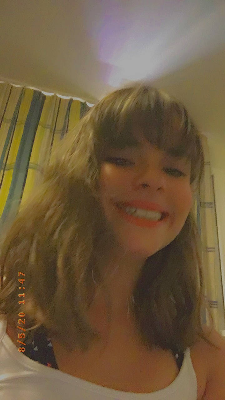 Ava Et Léa participe au concours pour gagner de l'argent avec cette photo : bangs, blond, brown_hair, chin, eyebrow, face, fun, hair, hair_coloring, hairstyle, head, jaw, joy, lip, long_hair, mouth, neck, nose, person, selfie