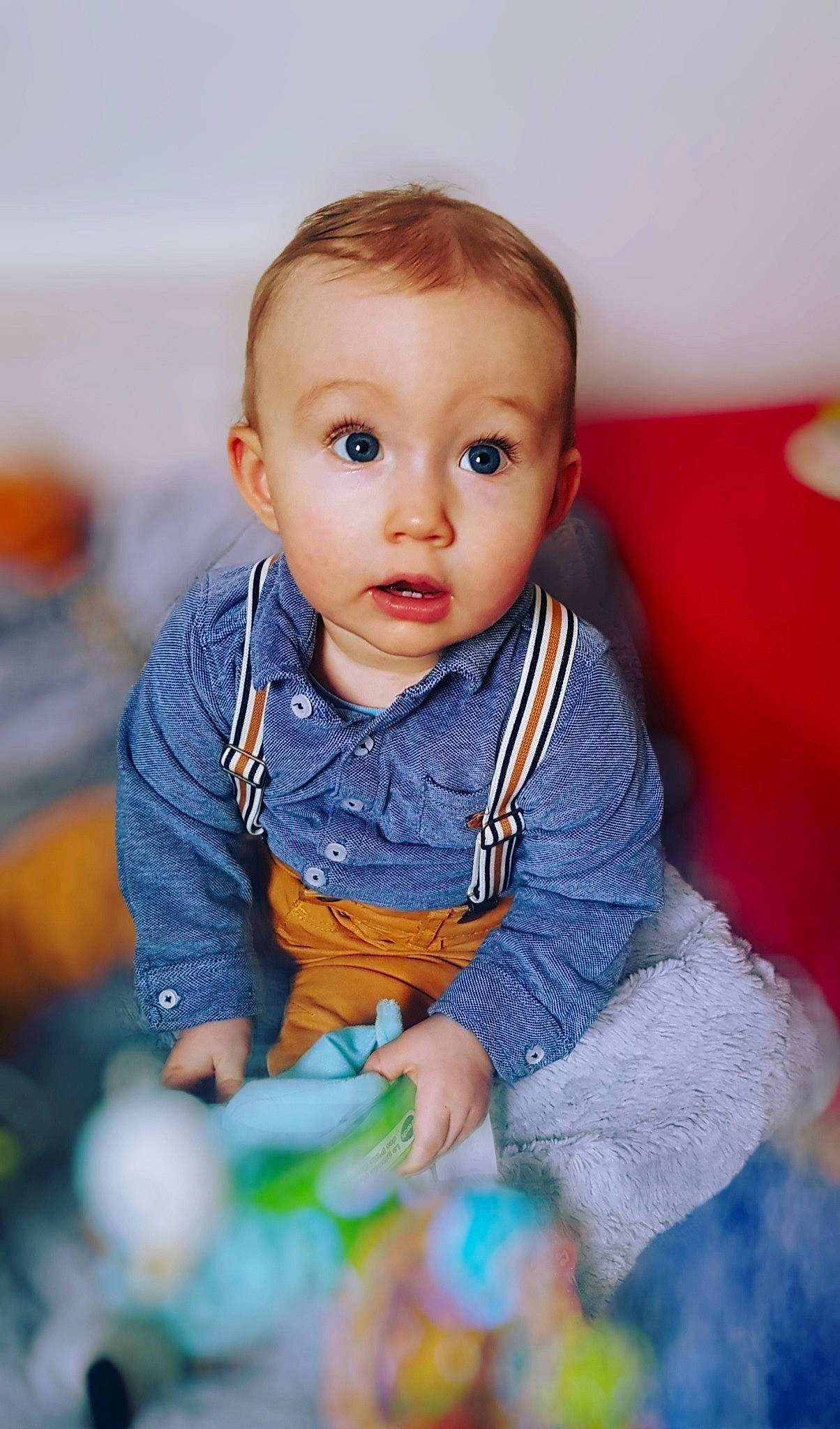 Ayden participe au concours pour gagner de l'argent avec cette photo : baby, baby_products, baby_toddler_clothing, cheek, child, electric_blue, event, facial_expression, finger, fun, grass, happy, iris, lip, nose, person, sitting, skin, sleeve, surprise