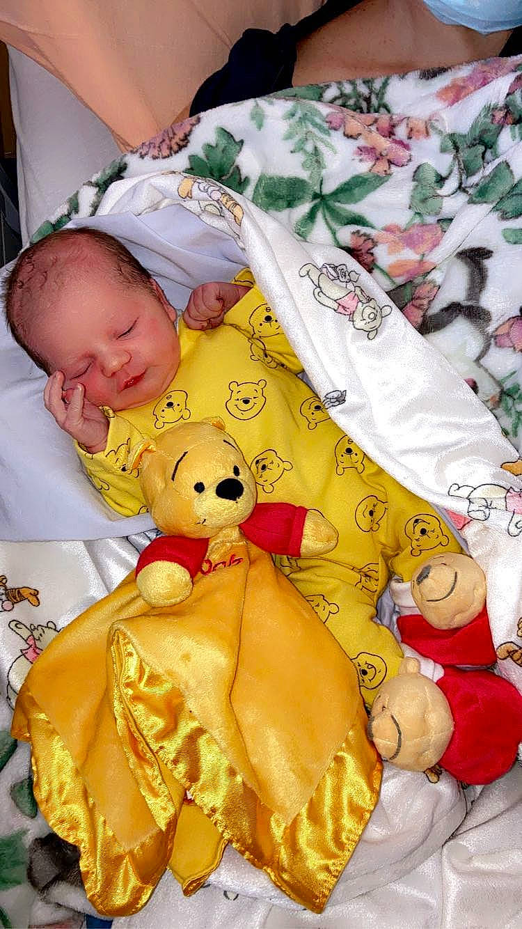 Angelina participe au concours pour gagner de l'argent avec cette photo : baby, baby_products, baby_toddler_clothing, child, comfort, doll, event, fictional_character, happy, linens, mammal, person, pink, sleeve, stuffed_toy, teddy_bear, textile, toddler, toy, white