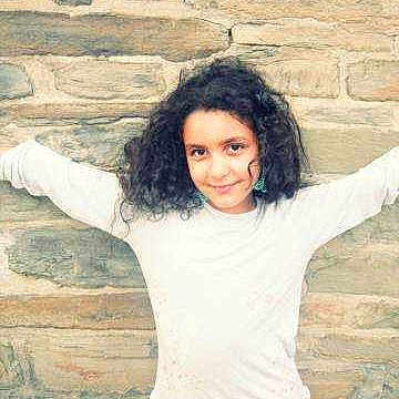 Yelena participe au concours pour gagner de l'argent avec cette photo :