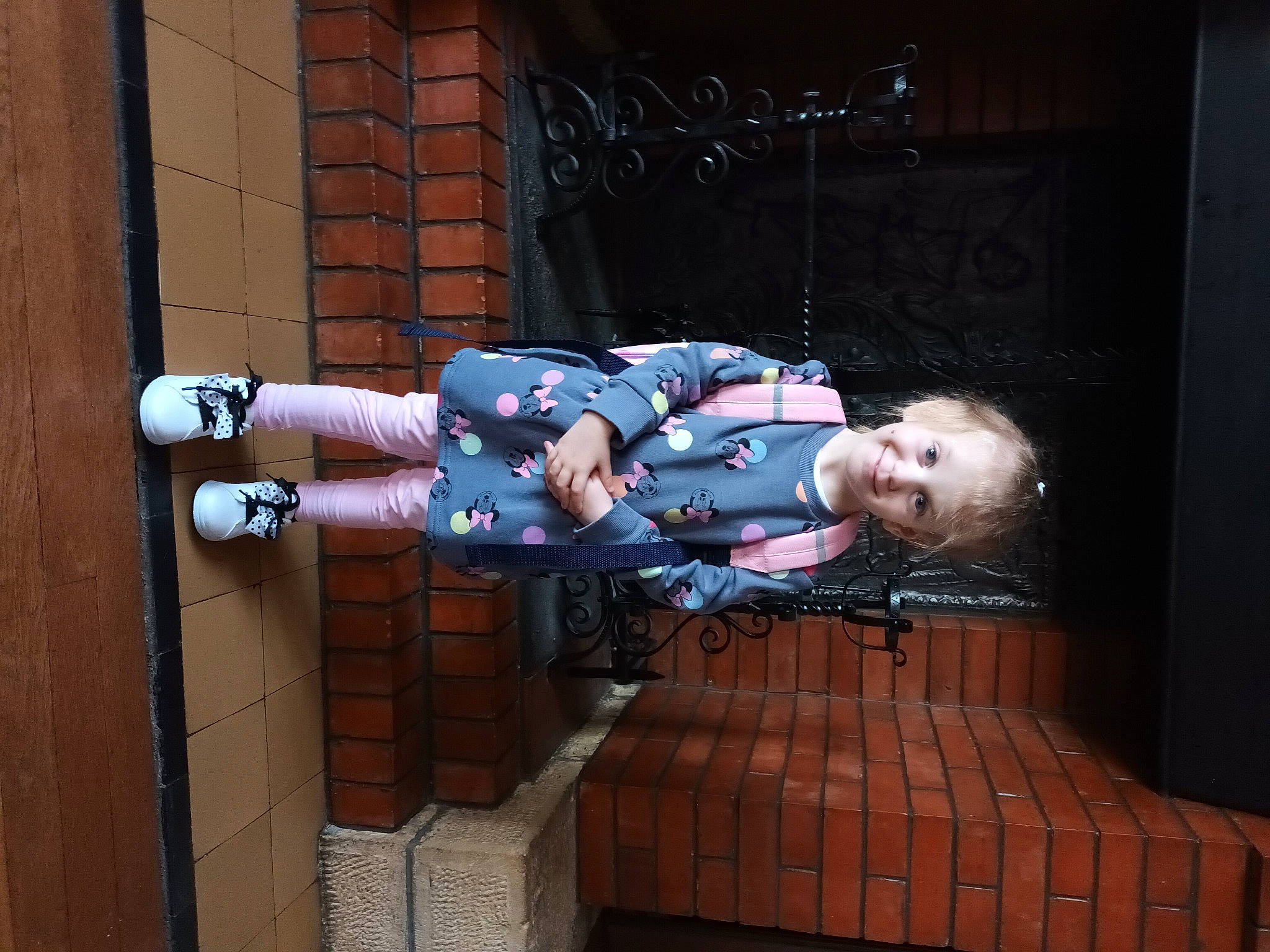 Noalyne participe au concours pour gagner de l'argent avec cette photo : baby, baby_toddler_clothing, brick, brickwork, carmine, child, electric_blue, flash_photography, flooring, fun, hardwood, human_leg, joy, person, room, sitting, thigh, toddler, wood