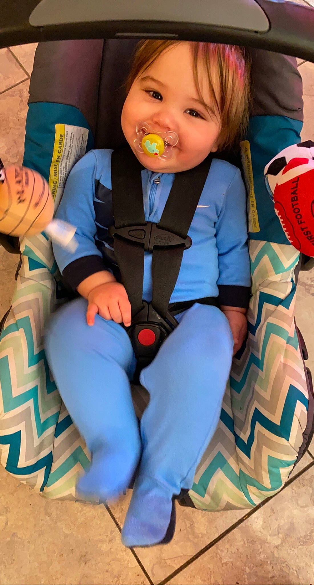 Jaxin is registered to the contest to win money with this photo: baby, baby_toddler_clothing, chair, child, comfort, electric_blue, fun, happy, human_leg, joy, lap, leg, leisure, outerwear, person, sitting, skin, smile, sock, suit