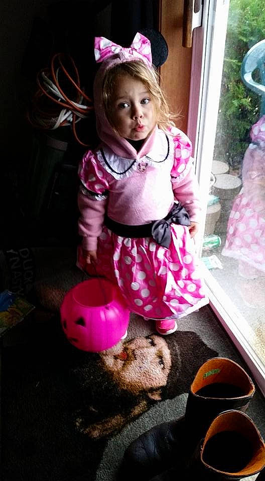 Melodi is registered to the contest to win money with this photo: ball, child, easter, party, person, pink, play, smile, toddler