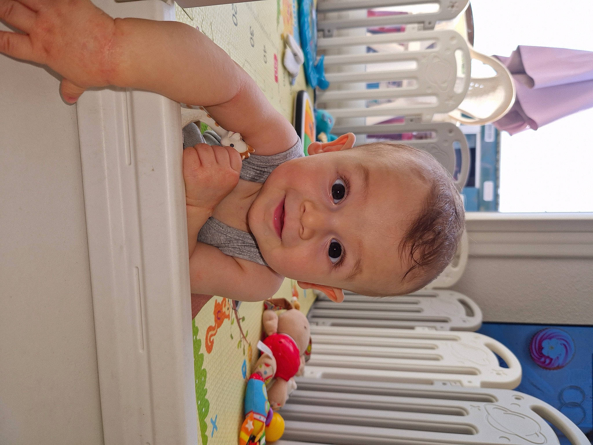 Lylio a rejoint le concours — aidez-le/la à gagner de superbes lots ! baby, baby_products, baby_safety, baby_toddler_clothing, cheek, child, cradle, eye, fun, happy, infant_bed, nose, nursery, person, play, room, smile, toddler, toy, white