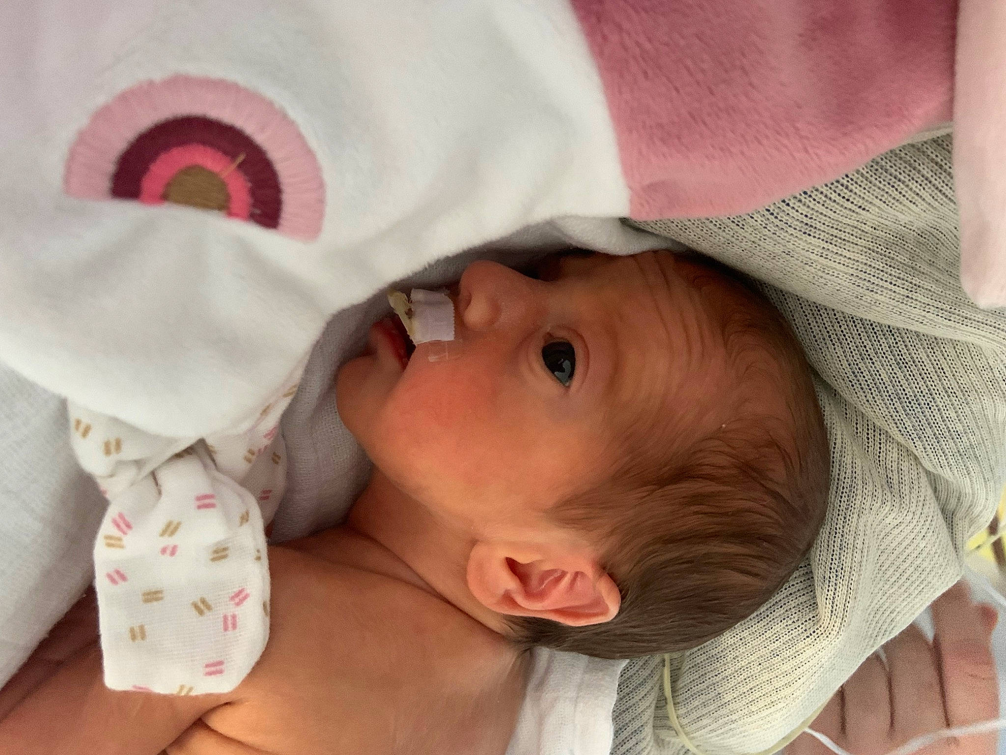 Cléa participe au concours pour gagner de l'argent avec cette photo : baby, baby_products, baby_sleeping, baby_toddler_clothing, cheek, child, chin, comfort, eye, eyelash, happy, hat, linens, lip, mouth, nose, person, skin, sleeve, toddler