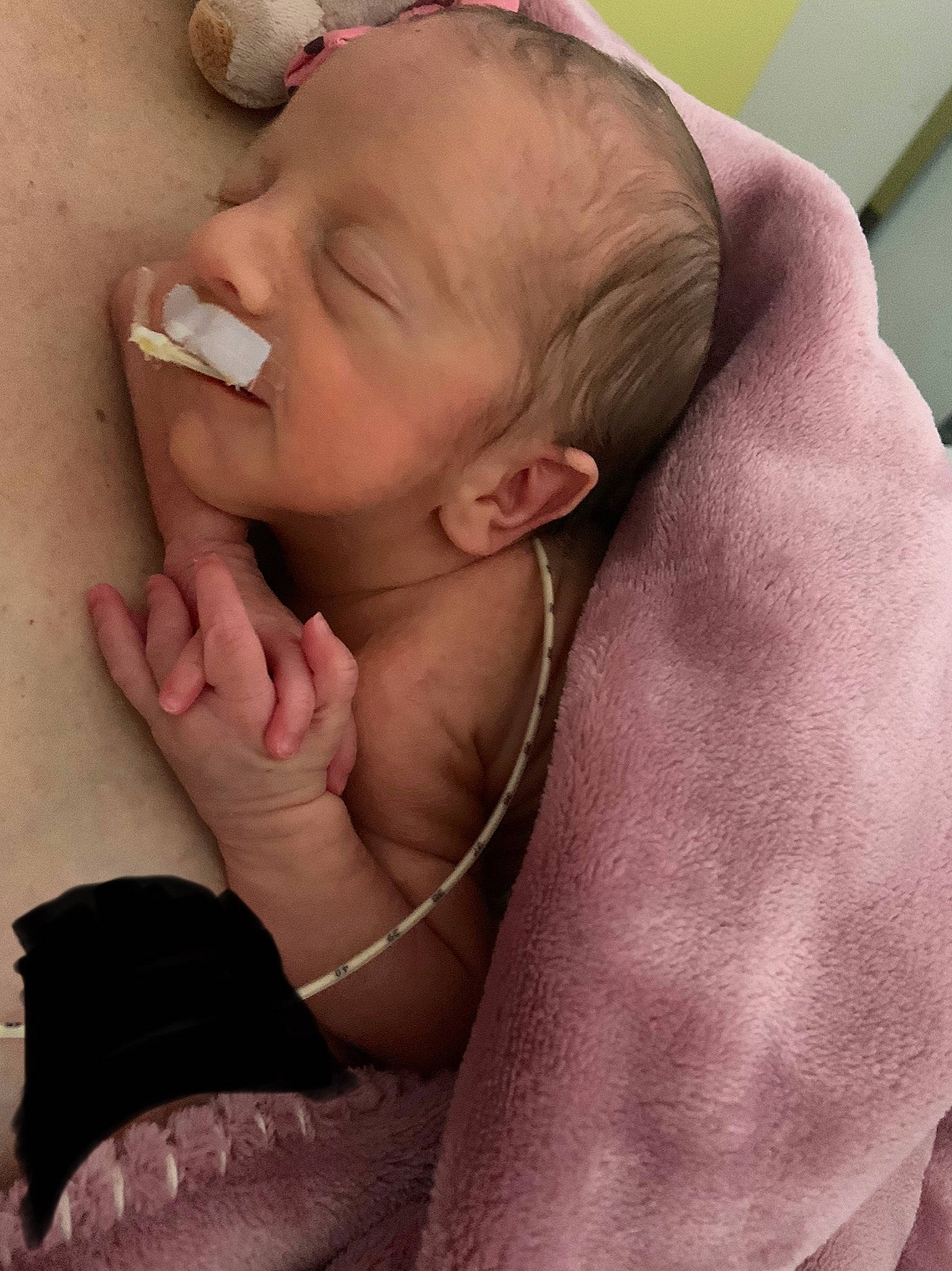 Cléa a rejoint le concours — aidez-le/la à gagner de superbes lots ! arm, cheek, comfort, ear, eye, eyebrow, eyelash, face, gesture, hair, happy, head, jaw, joint, lip, mouth, neck, nose, person, skin