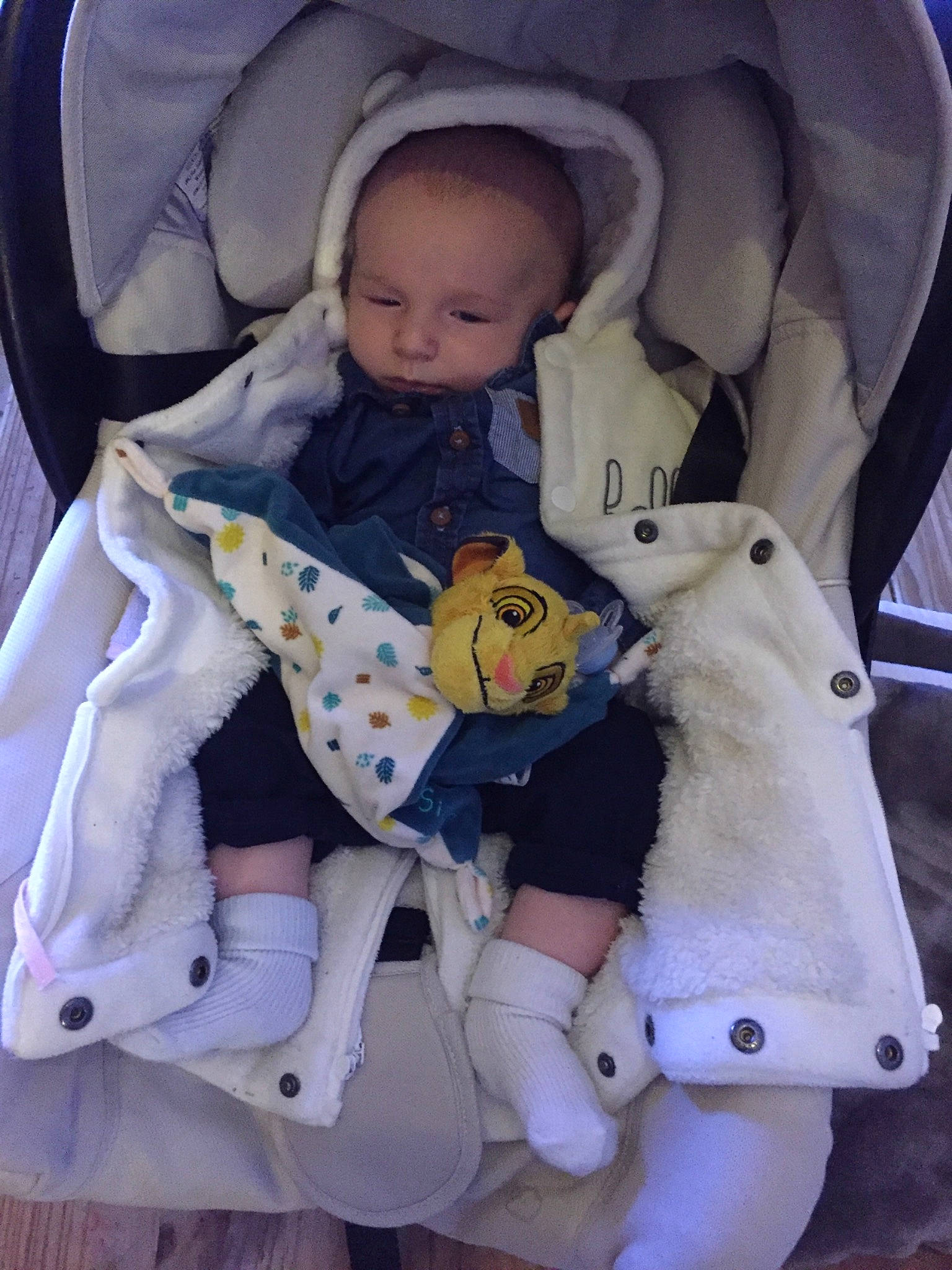 Ezio a rejoint le concours — aidez-le/la à gagner de superbes lots ! baby, baby_carriage, baby_safety, baby_toddler_clothing, beauty, cheek, child, comfort, eye, face, fun, head, human_body, infant_bed, leg, person, photograph, product, skin, toddler