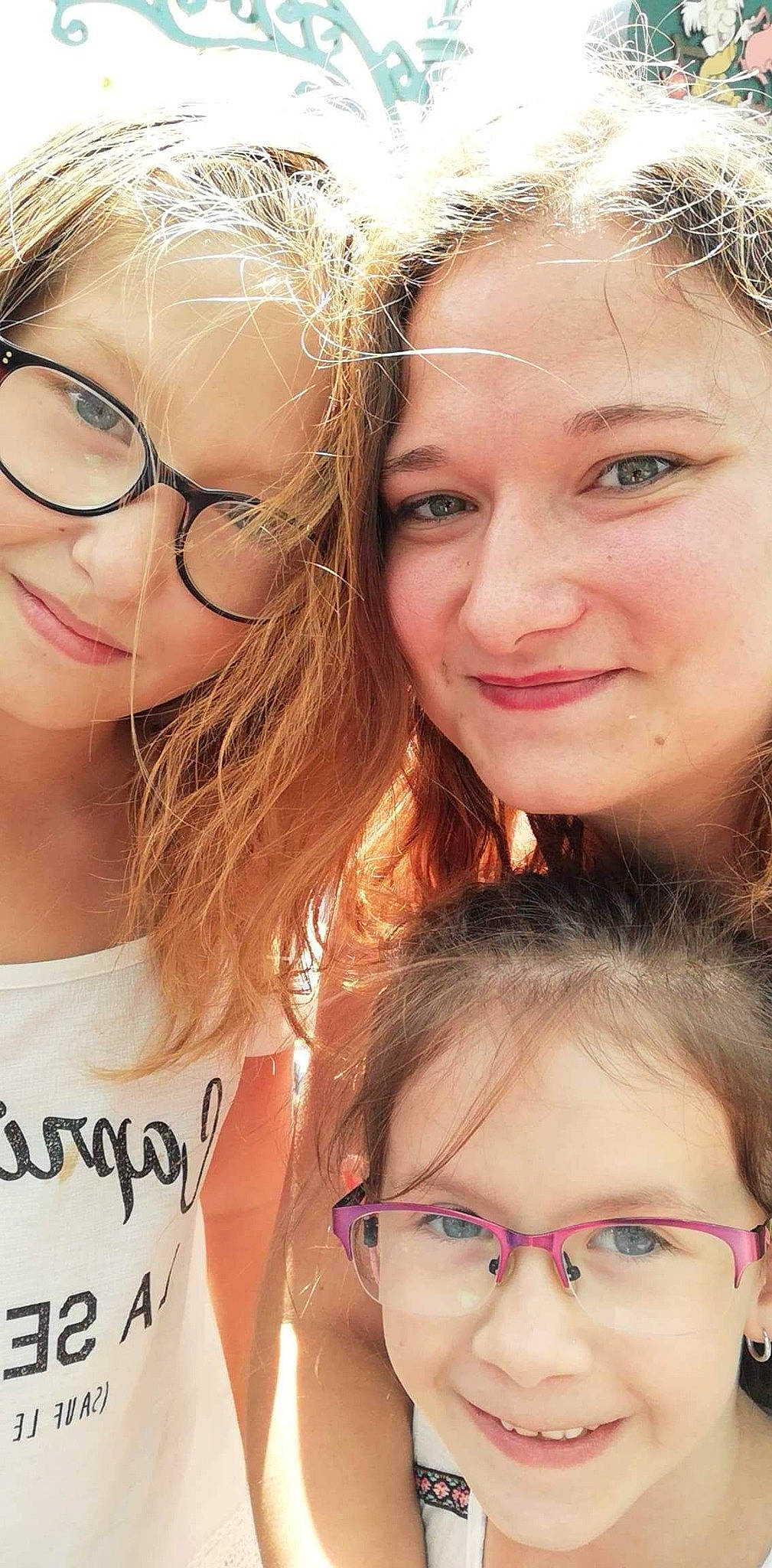 Lydie participe au concours pour gagner de l'argent avec cette photo : beauty, blond, cheek, child, chin, eye, eyebrow, eyewear, face, forehead, friendship, fun, glasses, hair, head, joy, lip, nose, person, selfie