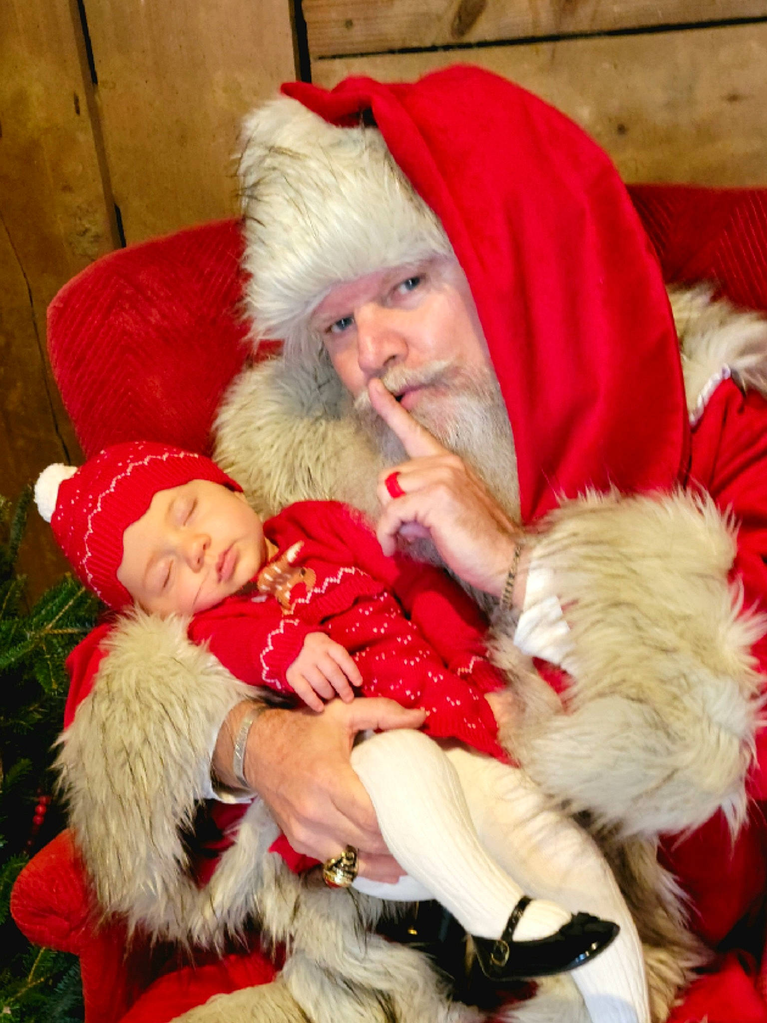 Isla is registered to the contest to win money with this photo: baby, beard, child, christmas, christmas_eve, comfort, event, fictional_character, fun, fur, fur_clothing, happy, hat, headwear, holiday, human_body, lap, mammal, person, santa_claus