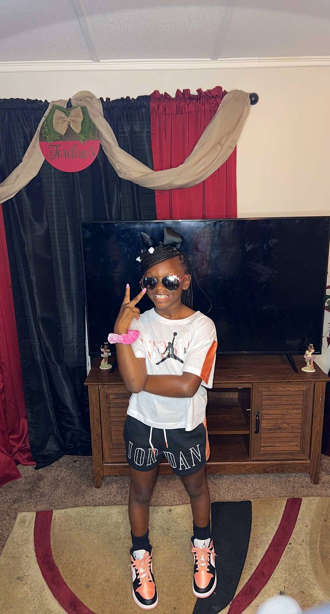 Journee is registered to the contest to win money with this photo: bag, curtain, event, eyewear, fashion_design, flooring, fun, goggles, headwear, human_leg, joy, knee, luggage_and_bags, magenta, person, pink, shorts, standing, style, sunglasses