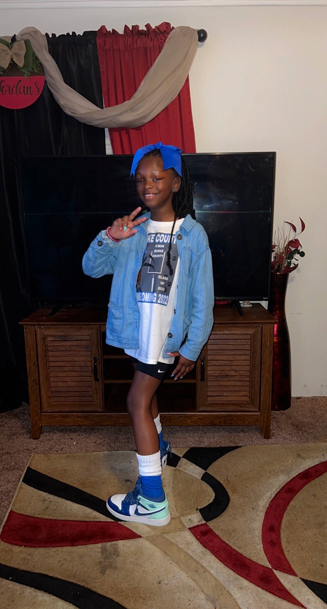 Journee joined the competition — help win amazing prizes! audio_equipment, curtain, electric_blue, entertainment, event, fashion_design, flowerpot, fun, houseplant, human_leg, joint, joy, knee, microphone, performing_arts, person, shorts, sneakers, sportswear, standing