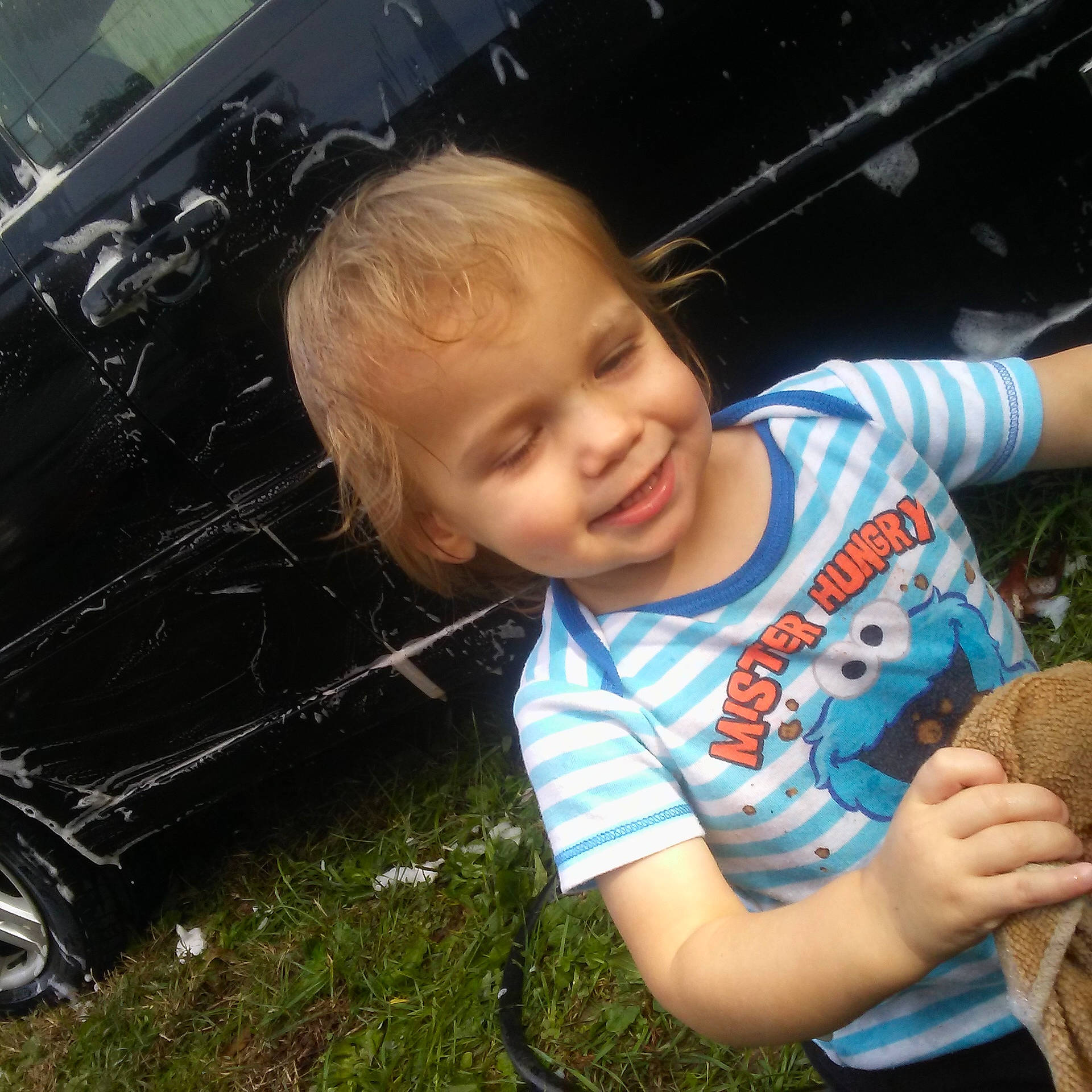 Justus is registered to the contest to win money with this photo: arm, blond, boy, child, cool, day, emotion, eye, finger, fun, girl, hair, hairstyle, human_hair_color, joy, mouth, person, play, product, skin