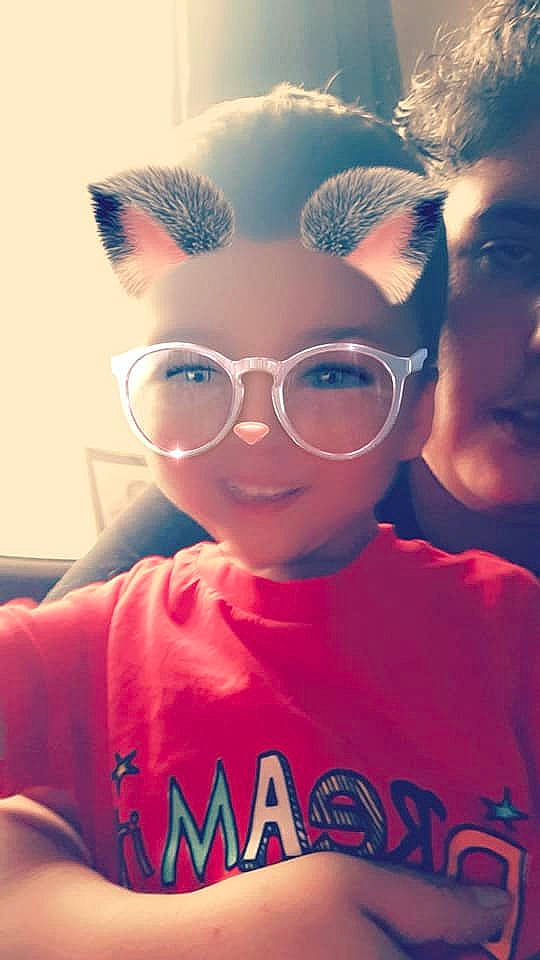 Noah is registered to the contest to win money with this photo: cool, eye, eyebrow, eyewear, face, forehead, girl, glasses, hair, hairstyle, head, human_hair_color, mouth, nose, person, pink, selfie, skin, smile, sunglasses