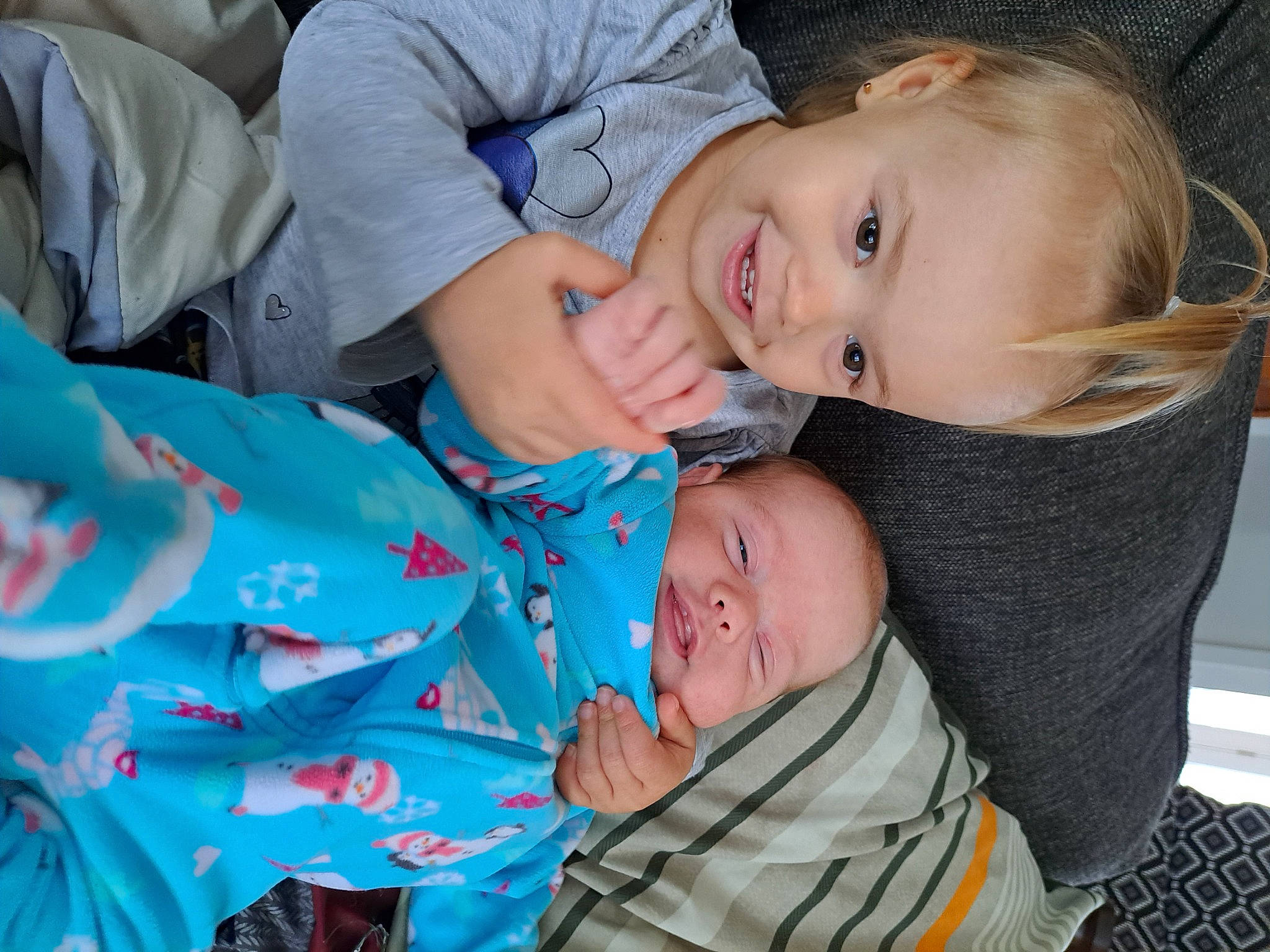 Malyka participe au concours pour gagner de l'argent avec cette photo : baby, baby_toddler_clothing, cheek, child, comfort, event, fun, grass, happy, joy, people, person, product, sitting, skin, sleeve, smile, toddler, tree