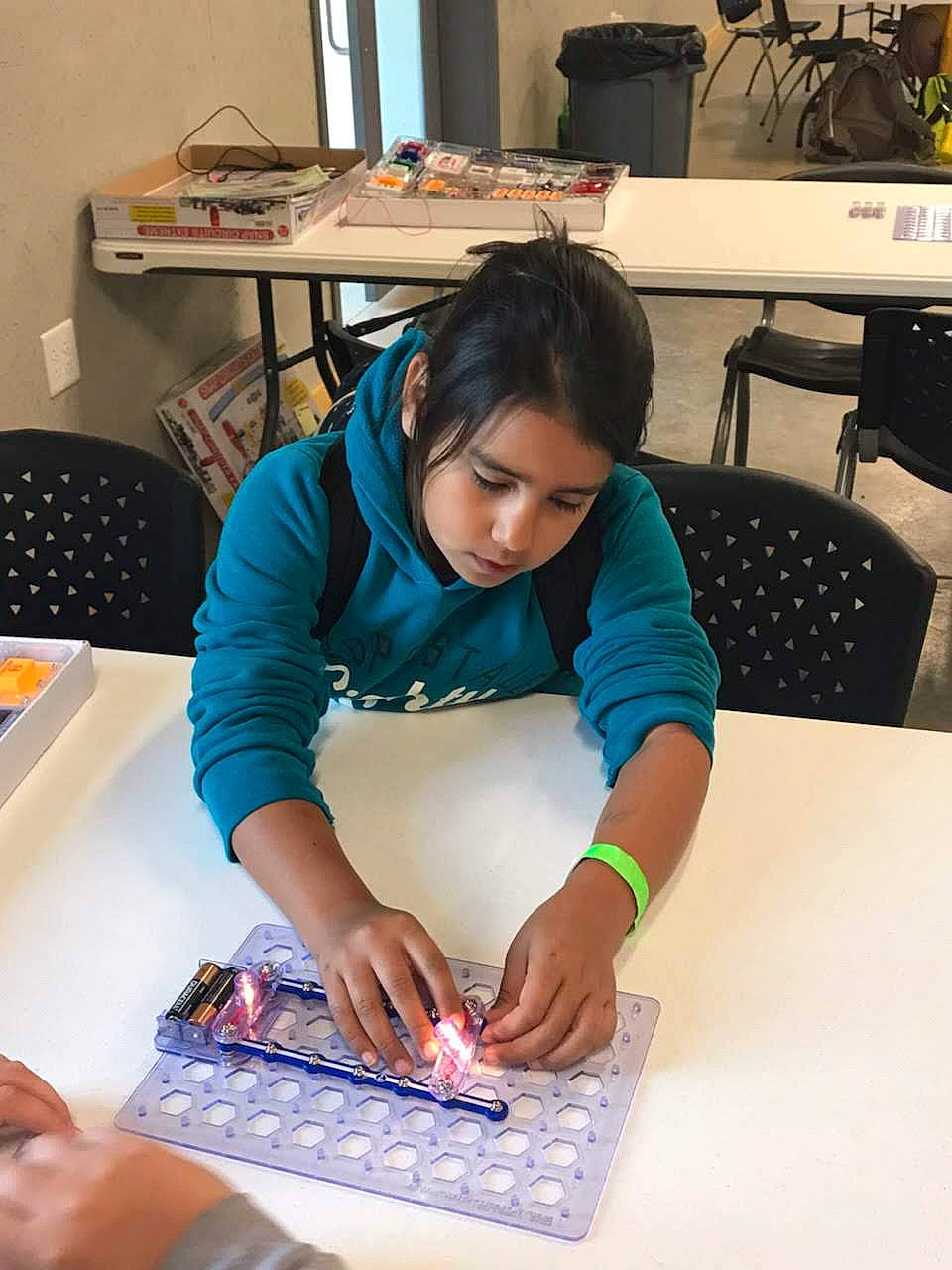 Natalia is registered to the contest to win money with this photo: child, hand, learning, person, play