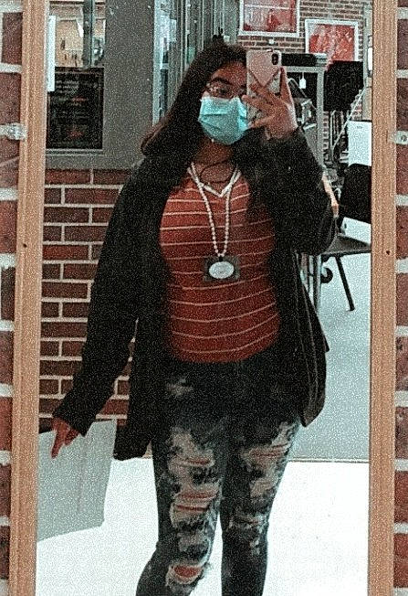 Isabel is registered to the contest to win money with this photo: active_pants, brick, brickwork, camera, cameras_optics, camouflage, fur, jewellery, leggings, mammal, pattern, person, street_fashion, sweater, tights