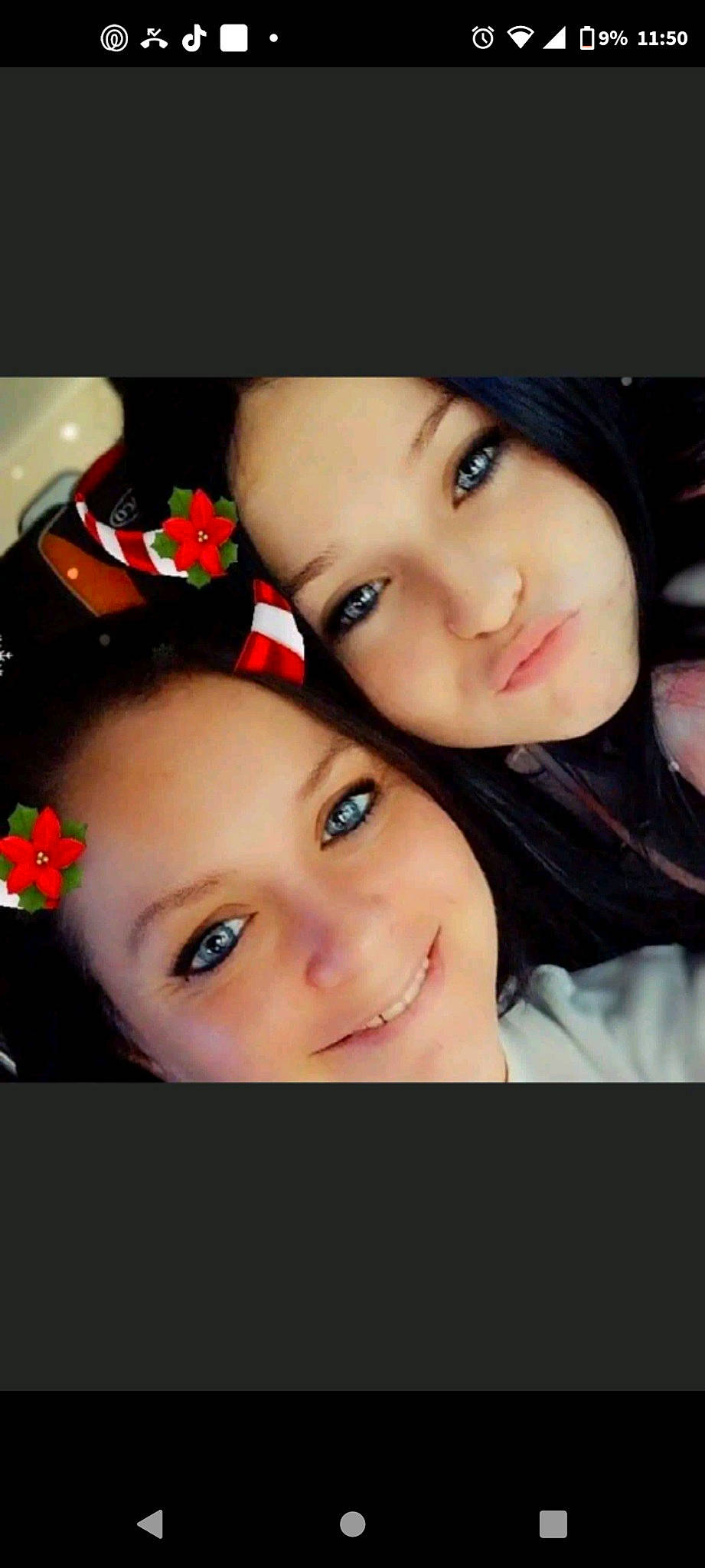 Bayle is registered to the contest to win money with this photo: black_hair, cheek, chin, cool, eyebrow, eyelash, flash_photography, flower, forehead, gesture, happy, iris, joy, lip, lipstick, magenta, material_property, nose, person, selfie