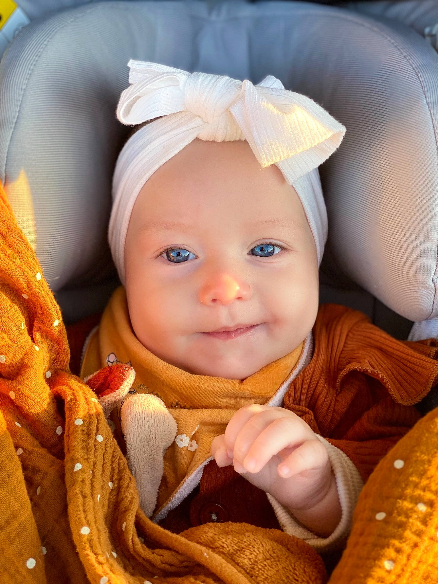 Victoria a rejoint le concours — aidez-le/la à gagner de superbes lots ! baby, baby_toddler_clothing, cheek, chin, comfort, eye, face, facial_expression, happy, head, headgear, headwear, iris, lip, nose, outerwear, person, skin, smile, textile