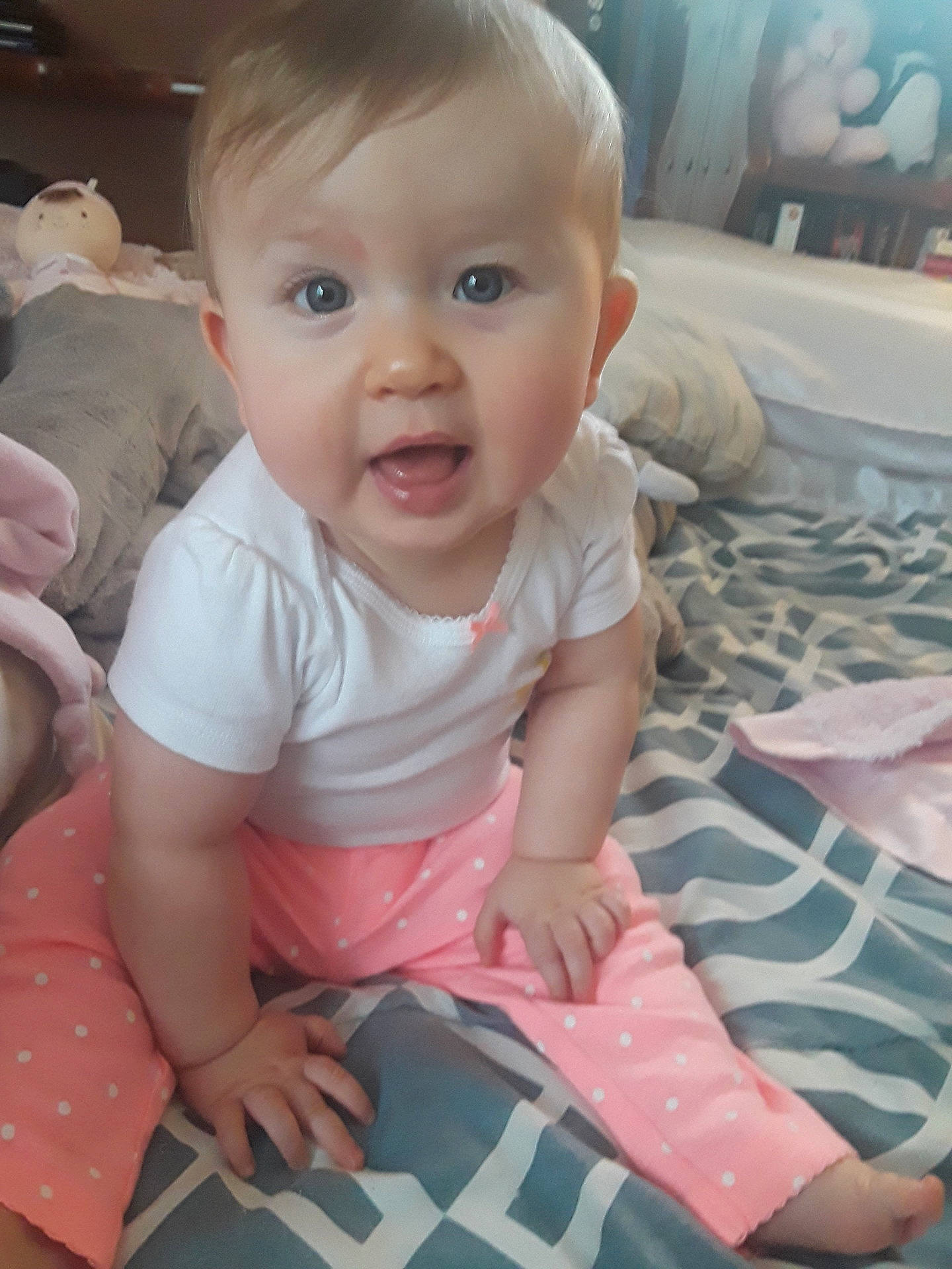 Kezia is registered to the contest to win money with this photo: cheek, child, day, eye, face, girl, hair, head, human_hair_color, infant, iris, leg, mouth, person, pink, play, product, sitting, skin, smile