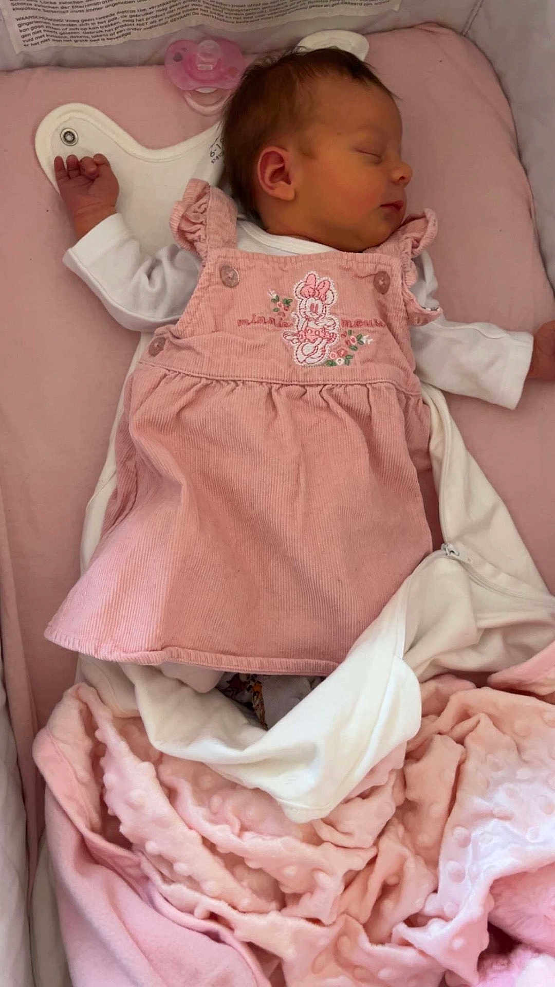 Zia participe au concours pour gagner de l'argent avec cette photo : baby, newborn, sleeping, crib, pink, dress, blanket, pacifier, cute, infant, soft, cozy, child, face, clothing, resting, indoors, portrait, peaceful, mickey_mouse