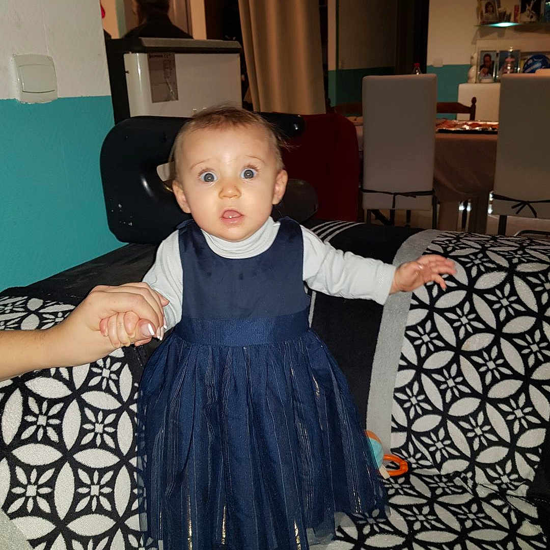 Mylena a rejoint le concours — aidez-le/la à gagner de superbes lots ! black, child, clothing, costume, day, design, dress, flooring, fun, girl, hair, pattern, person, product, smile, surprise, textile, toddler