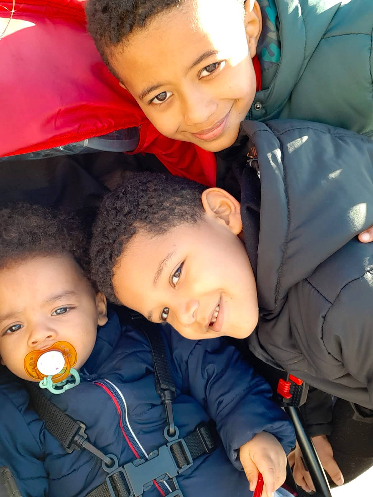 Marley Ethan Khalilou participe au concours pour gagner de l'argent avec cette photo : black_hair, cheek, child, eye, fun, happy, joy, nose, person, product, sibling, smile, toddler