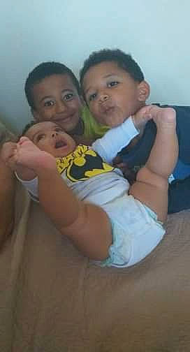 Marley Ethan Khalilou a rejoint le concours — aidez-le/la à gagner de superbes lots ! baby, cheek, child, eye, fun, happy, iris, joy, nose, person, sibling, skin, smile, thumb, toddler, yellow