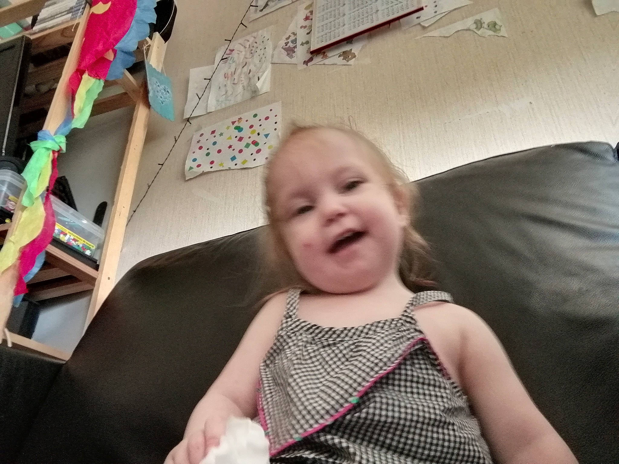 Aerith participe au concours pour gagner de l'argent avec cette photo : baby, cheek, child, ear, facial_expression, happy, head, laugh, neck, person, play, sitting, skin, smile, toddler