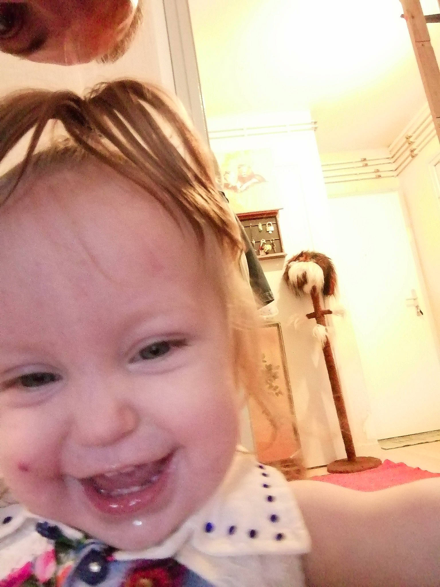 Aerith participe au concours pour gagner de l'argent avec cette photo : cheek, child, chin, ear, eye, eyebrow, face, facial_expression, forehead, hair, hairstyle, head, lip, nose, organ, person, selfie, skin, smile, toddler