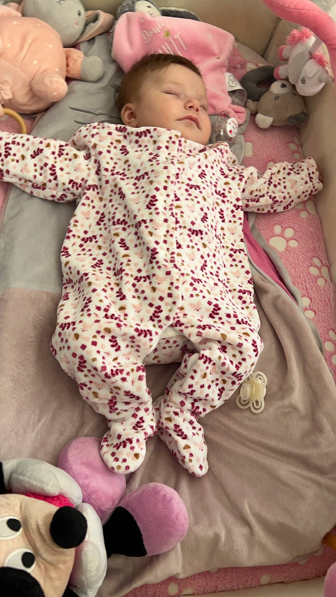 Eva participe au concours pour gagner de l'argent avec cette photo : baby, baby_toddler_clothing, child, comfort, doll, finger, linens, magenta, nail, pattern, person, pink, product, purple, sitting, skin, sleeve, textile, thumb, toddler