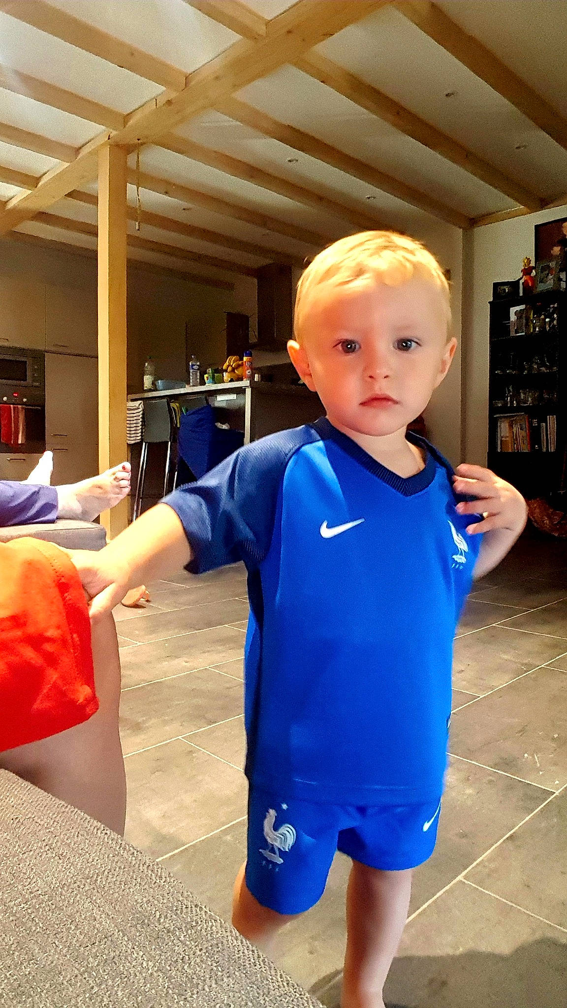 Aaron a rejoint le concours — aidez-le/la à gagner de superbes lots ! arm, child, cobalt_blue, electric_blue, joint, person, shoulder, toddler