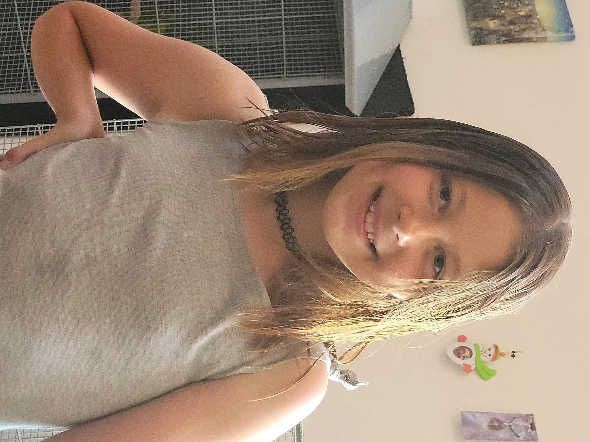 Amelie participe au concours pour gagner de l'argent avec cette photo : black_hair, chest, eye, eyebrow, eyelash, flash_photography, hair, happy, human_body, joy, layered_hair, lip, long_hair, mouth, neck, nose, person, shoulder, skin, smile