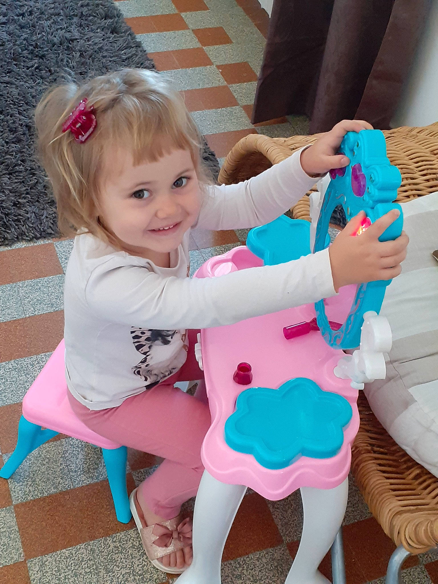 Kheria a rejoint le concours — aidez-le/la à gagner de superbes lots ! child, costume, joy, person, play, toddler