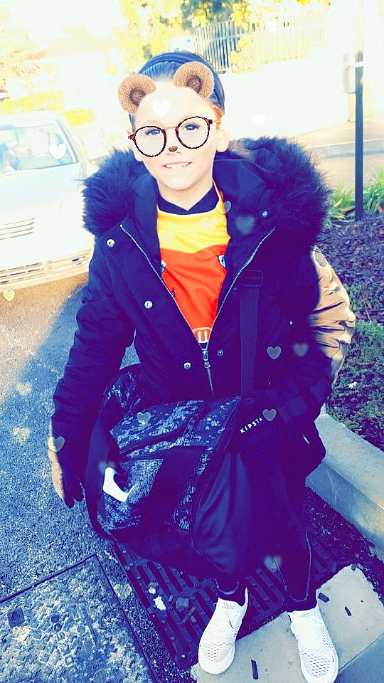 Junior a rejoint le concours — aidez-le/la à gagner de superbes lots ! cool, eyewear, fashion, fun, fur, glasses, jacket, outerwear, person, photography, smile, snapshot, street_fashion, sunglasses, vision_care