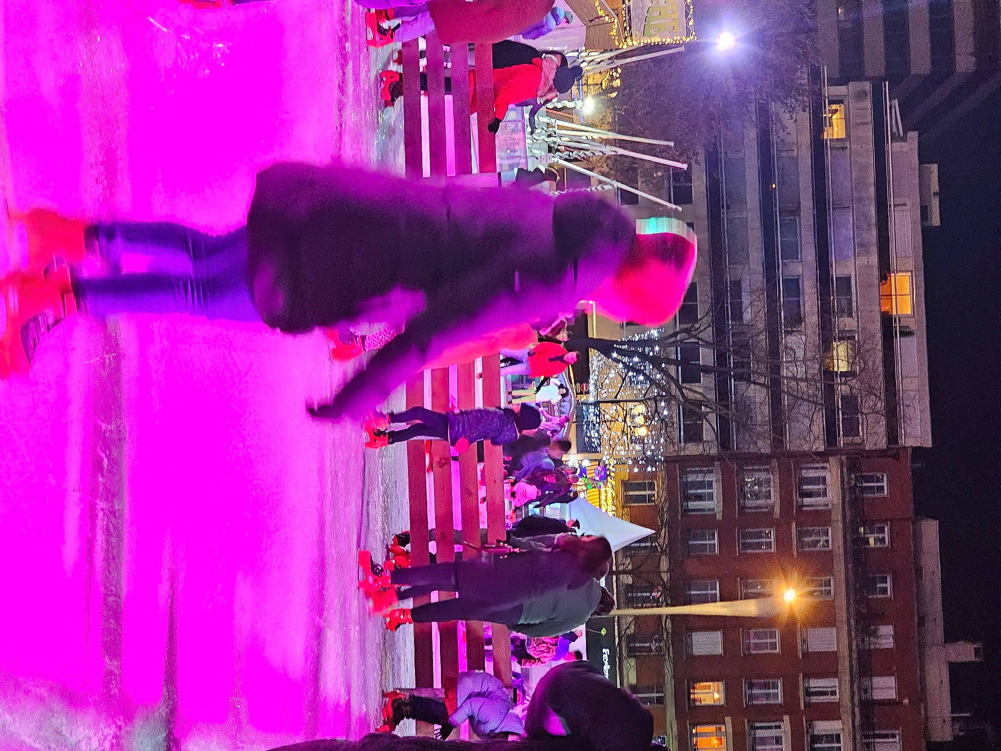 Lyne participe au concours pour gagner de l'argent avec cette photo : artist, building, drum, entertainment, event, fun, magenta, music, music_venue, musical_instrument, musician, performance, performance_art, performing_arts, person, pink, purple, red, stage, tree