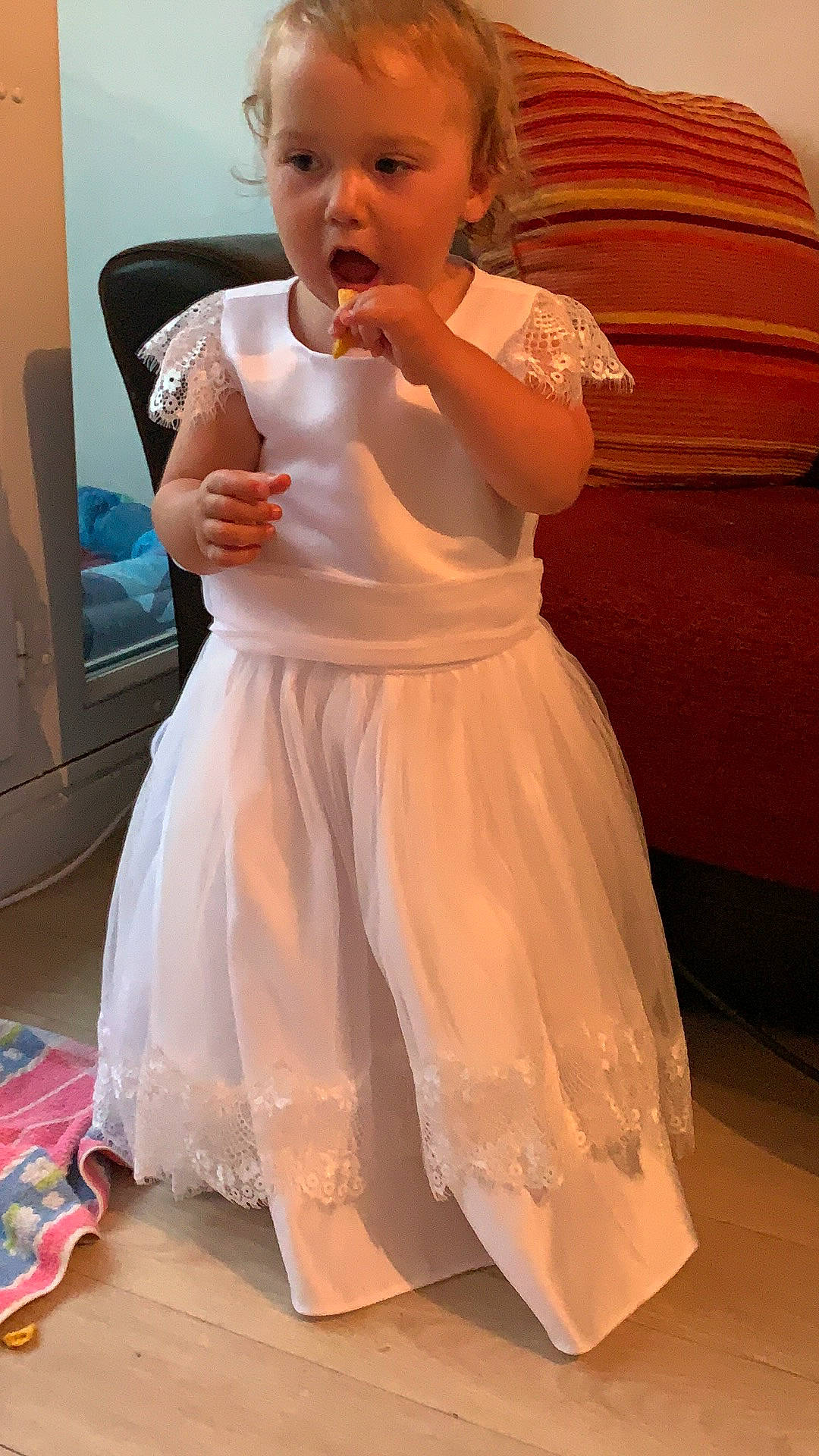 Lynna participe au concours pour gagner de l'argent avec cette photo : abdomen, arm, dress, finger, flooring, formal_wear, fun, gesture, hairstyle, hand, happy, head, human_body, neck, person, shoulder, skin, surprise, thigh, toddler