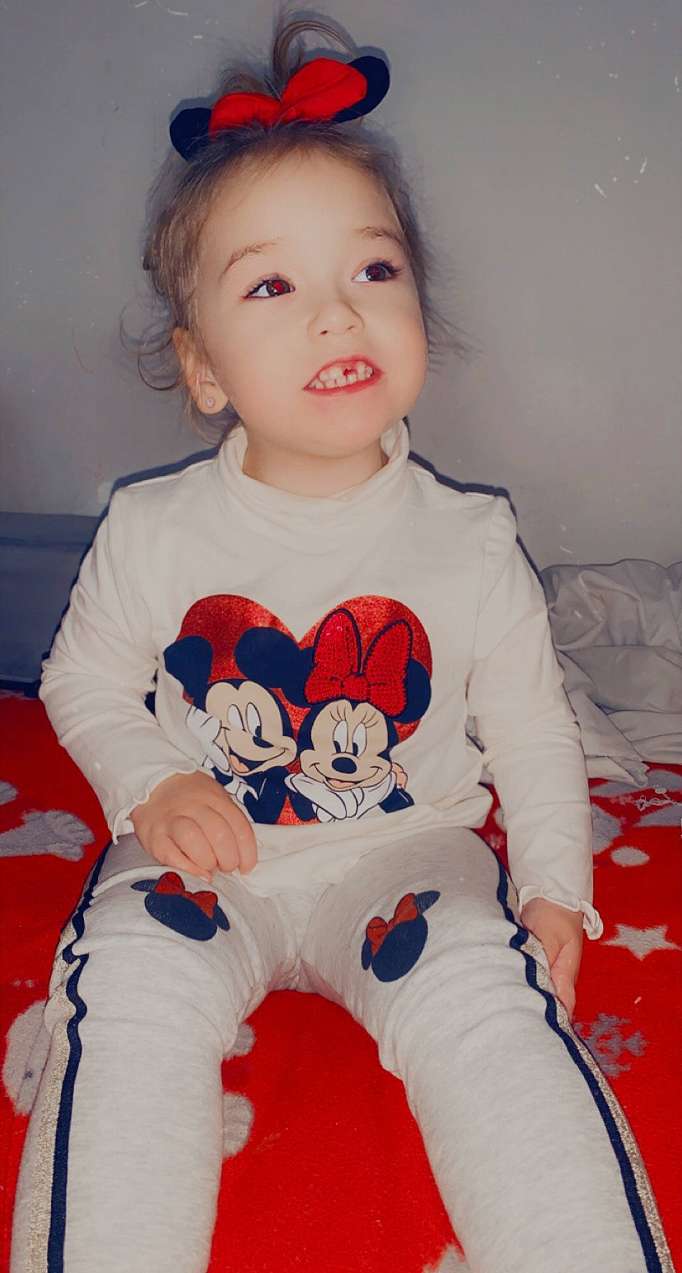 Lynna participe au concours pour gagner de l'argent avec cette photo : baby_toddler_clothing, blue, cheek, cool, facial_expression, hairstyle, happy, head, lip, neck, organ, person, pink, product, red, shoulder, skin, sleeve, t_shirt, textile