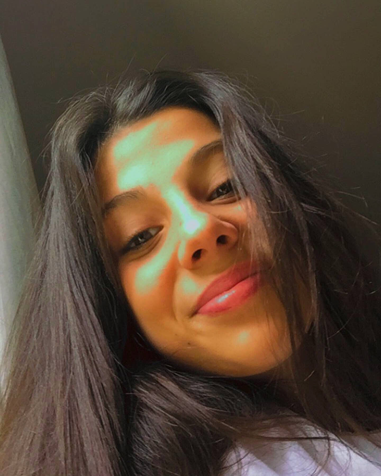 Angeline a rejoint le concours — aidez-le/la à gagner de superbes lots ! beauty, black_hair, cheek, chin, close_up, eye, eyebrow, face, forehead, hair, hairstyle, head, human, joy, lip, long_hair, material_property, mouth, nose, person