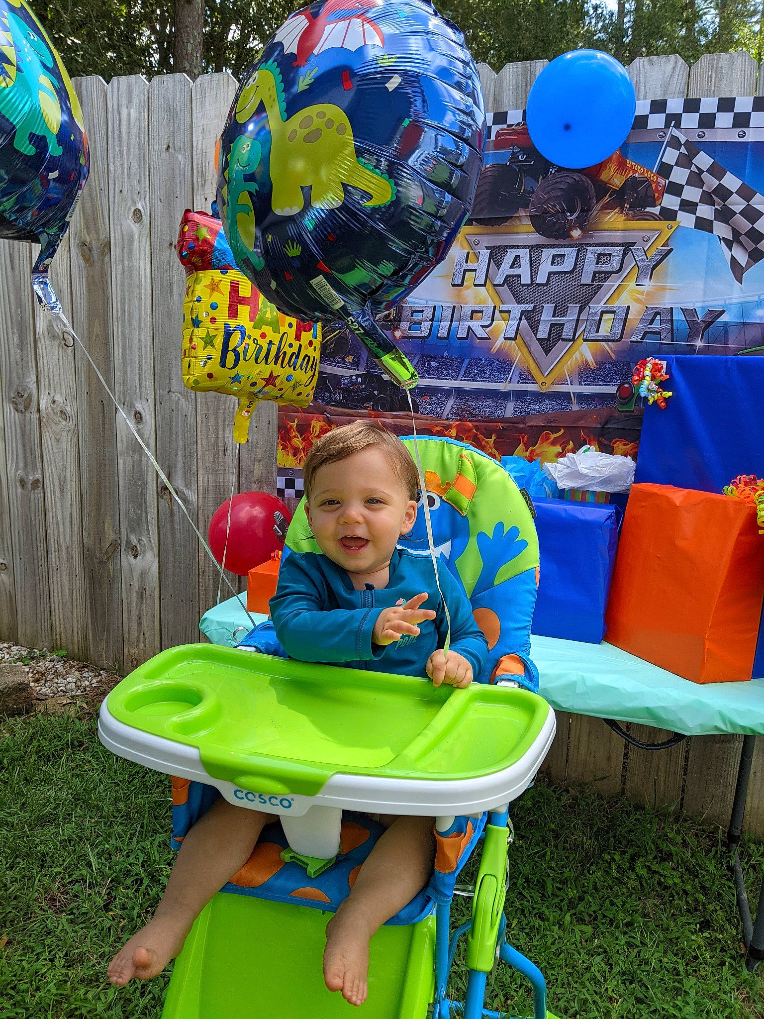 Owen is registered to the contest to win money with this photo: balloon, blue, child, community, fun, grass, green, happy, joy, leisure, nature, organ, person, public_space, recreation, shorts, summer, t_shirt, tree, vertebrate