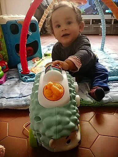 Noah a rejoint le concours — aidez-le/la à gagner de superbes lots ! art, baby, baby_products, baby_toddler_clothing, baby_toys, chair, child, comfort_food, fun, happy, organ, person, photograph, photography, plant, play, sitting, smile, snapshot, surprise