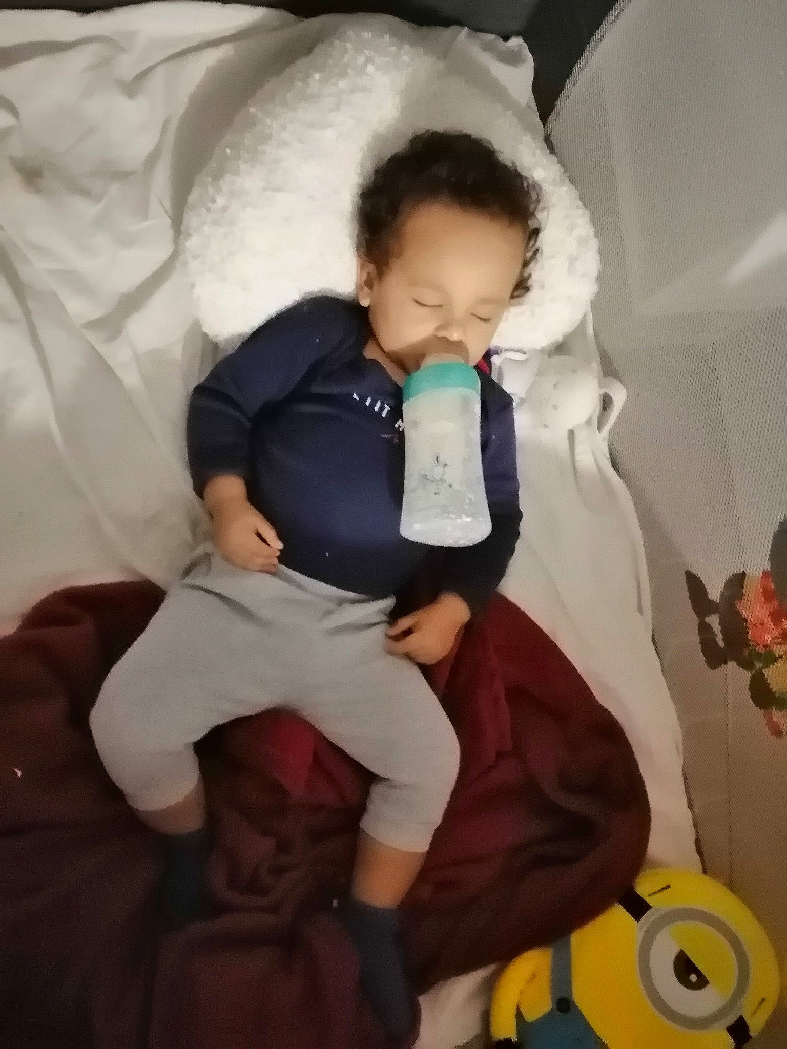 Noah participe au concours pour gagner de l'argent avec cette photo : baby, baby_carriage, baby_in_car_seat, baby_products, baby_toddler_clothing, car_seat, cheek, child, comfort, event, fun, human_leg, knee, mouth, person, sitting, skin, sock, thigh, toddler