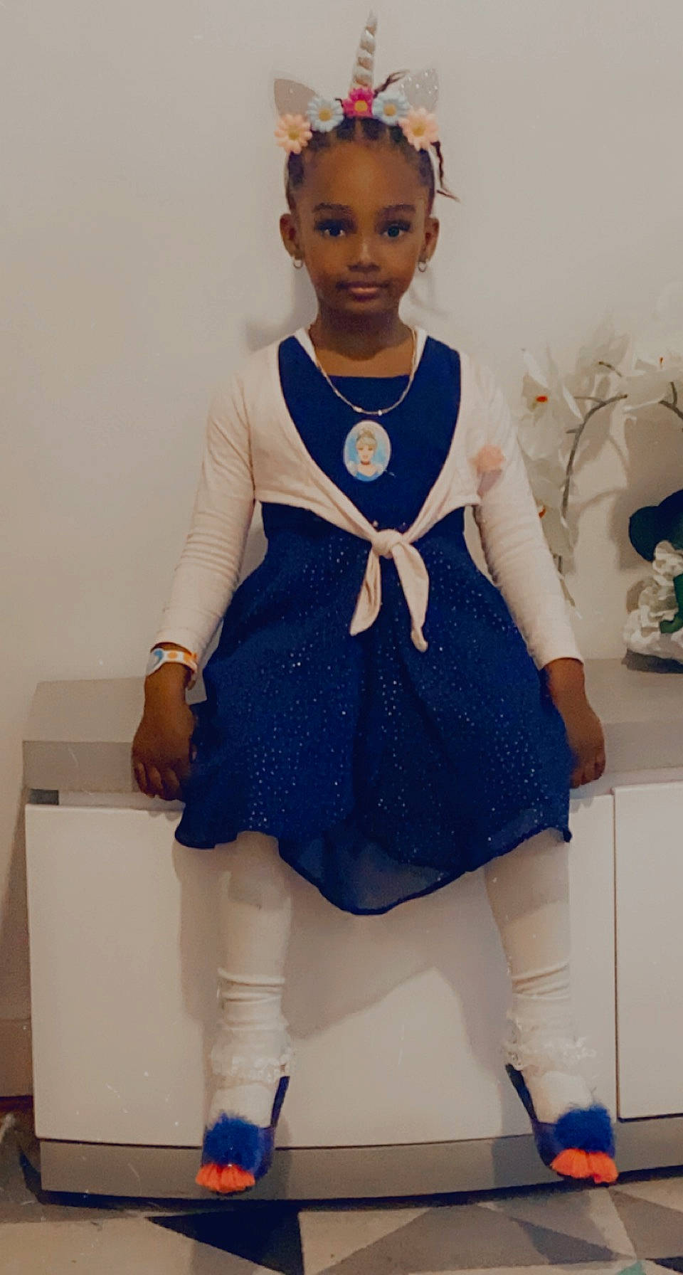 Kennaya-minouche a rejoint le concours — aidez-le/la à gagner de superbes lots ! arm, baby_toddler_clothing, blue, day_dress, dress, electric_blue, fashion_design, hair, head, joint, knee, one_piece_garment, pattern, person, purple, shoulder, sleeve, standing, thigh, waist